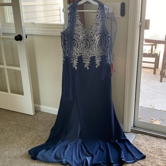 Elizabeth K - GL1839 Appliqued Bodice High Slit Long Dress - Picture 5 of 7